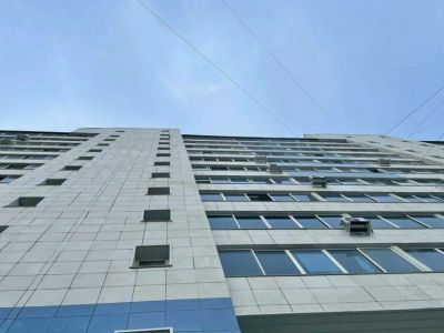 Следователи ищут свидетелей падения ребенка из окна многоэтажного дома в Якутске