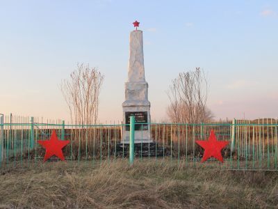 Братские могилы с обелисками воинов Гражданской войны из состава 28-й дивизии, командиром которой был В.М. Азин