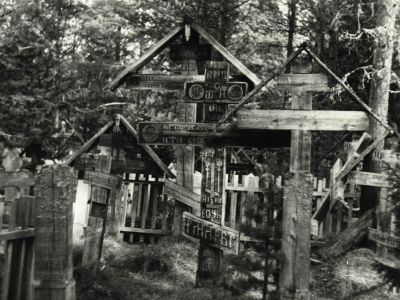 Кладбище (намогильные кресты, столбики)