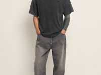 Футболка свободного силуэта с v-образным вырезом