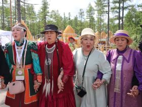 На Ысыахе Олонхо в Якутии определили финалистов конкурса среди запевал осуохая
