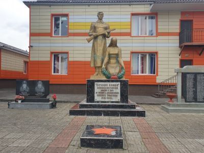 Памятник погибшим воинам-односельчанам