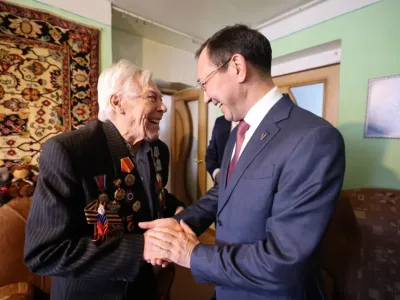 В Якутии первую медаль к 80-летию Победы получил 98-летний фронтовик Валерий Спиридонов