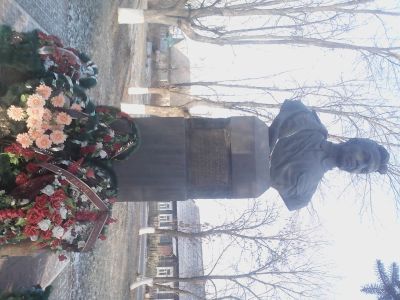 Памятник (бюст) командиру Бежицкого партизанского отряда А.И. Виноградову