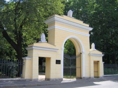 Ограда с воротами церкви Воскресения Словущего