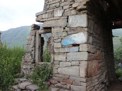 Резные камни с изображениями и арабскими письменами (6 единиц)