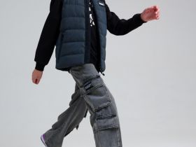 Жилет текстильный с полиуретановым покрытием для девочек