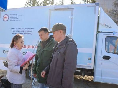 Бригада офтальмологов в Намском район провела прием и лечение жителей пострадавших от паводка сёл