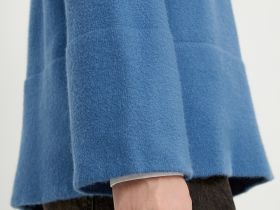 Джемпер свободного силуэта с широкими рукавами