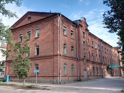 Здание бывших Красных казарм