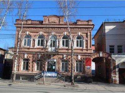 Дом с въездной аркой