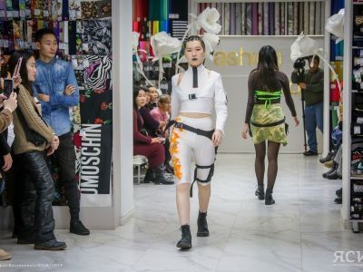 Испытано на себе: Как журналист ЯСИА стала моделью на показе одежды