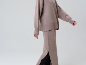 Комплект трикотажный для женщин: джемпер, юбка