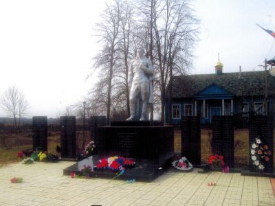 Братская могила 158 советских воинов, погибших в 1941 и 1943 гг. в боях с немецко-фашистскими захватчиками