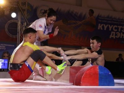 Сенсационно завершился первый день чемпионата Якутии по мас-рестлингу