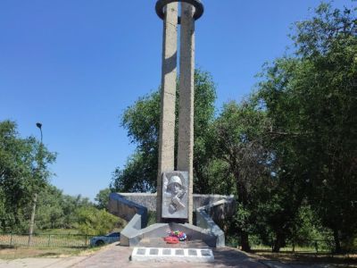 Братская могила воинов 62-й армии, погибших в период Сталинградской битвы