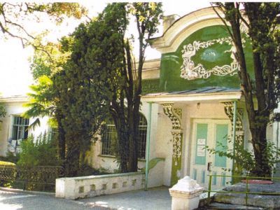 Корпус санатория с церковью во имя святого великомученика и целителя Пантелеймона (архитекторы Н.П.Краснов и Л.Н.Шаповалов)