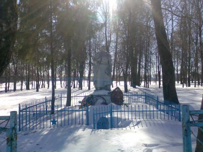 Братская могила советских воинов и партизан, погибших в боях с немецко-фашистскими захватчиками