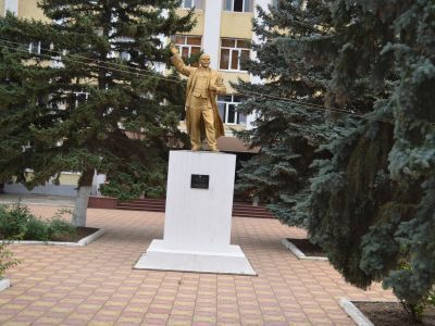 Памятник В.И.Ленину