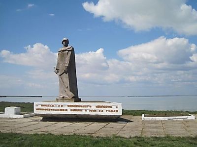 Братская могила советских воинов