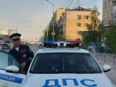 В Якутске инспектор ДПС спас ребёнка, выбежавшего на дорогу