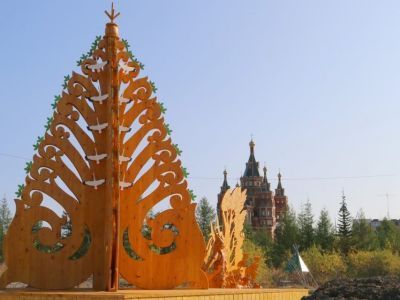 Мастера по дереву благоустроили культурно-этнографический комплекс в Удачном