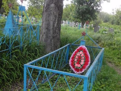 Могила Н.А. Моторного - секретаря Грушовской партийной ячейки, замученного бандитами в 1921 году