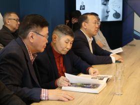 О победах и проигрышах: вышла книга о легендарном якутском борце Александре Иванове