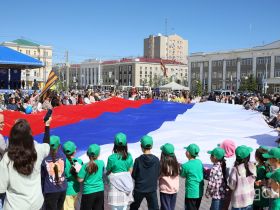 «Один день с полицией»: в Якутске развернули выставку вооружения и спецтехники