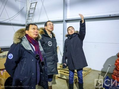 Глава Якутии ознакомился с работой открывшегося в Жиганске торгово-логистического центра