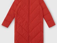 Утепленное пальто с капюшоном