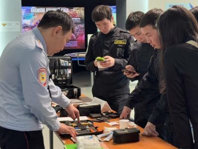 В Якутске полицейские провели профориентационное мероприятие для молодежи