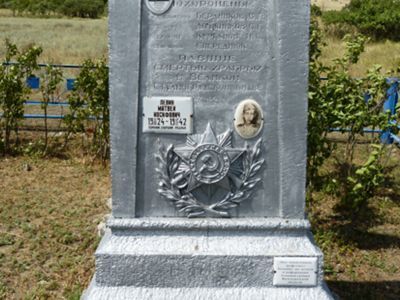 Братская могила советских воинов, погибших в период Сталинградской битвы