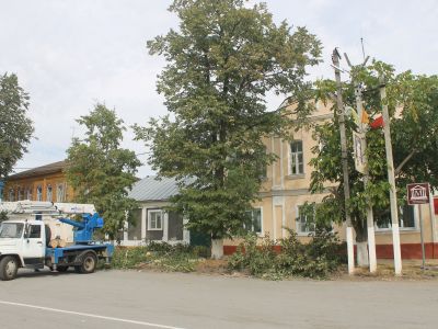 Бывший 2-х этажный дом купцов Никитиных с пристройками XIX в.