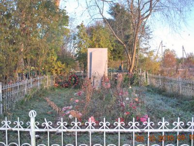 Братское захоронение советских воинов, погибших в 1941-1944 гг.