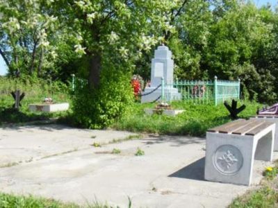 Братское захоронение советских воинов, рабочих совхоза и ленинградцев, погибших во время Великой Отечественной войны