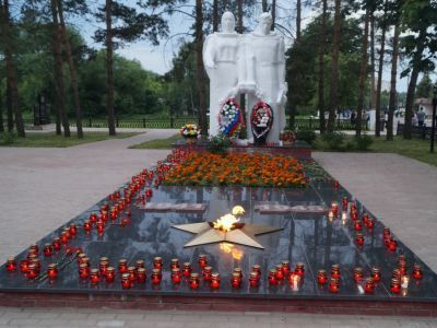 Братская могила с захоронением воинов, павших в период Великой Отечественной войны 1941-1945 гг.