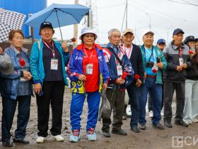 В селе Ытык-Кюель возложили цветы к памятнику Иллариону Федосееву