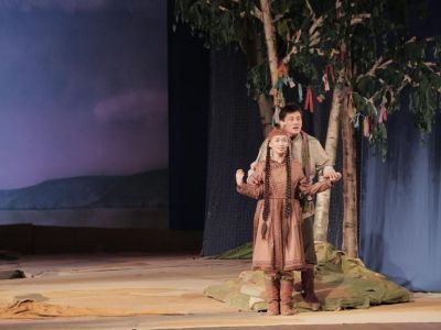 Саха театр устроит благотворительный показ спектакля «Лоокуут уонна Ньургуһун»