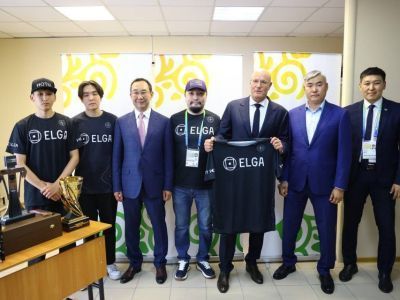 Дмитрий Чернышенко встретился с чемпионами России по Counter-Strike 2 из Якутии