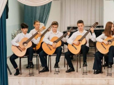 Великий подвиг ваш история хранит...