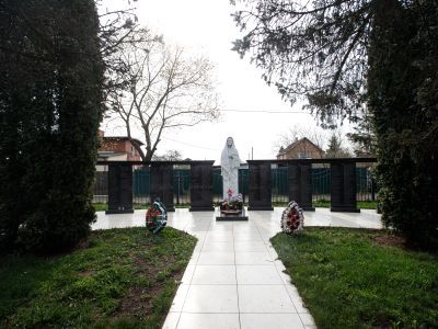 Братская могила советских воинов, погибших в марте 1945 года