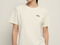 Футболка прямого силуэта с вышивкой