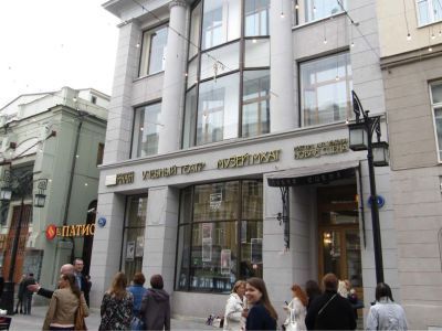 Электротеатр и выставочный зал - с 1924 года школа-студия МХАТ, 1915 г. архитектор Ф.О.Шехтель. В здании проходили выставки "Товарищества передвижных художественных выставок"