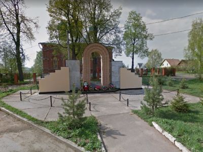 Братская могила советских воинов