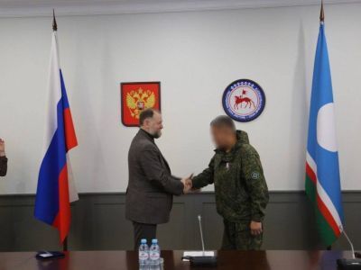 Якутянину Иннокентию Маркову вручили медаль общественного признания «Отец солдата»