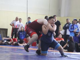 Борцовская сборная Якутска признана лучшей на Спартакиаде учащихся