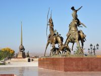 Скульптурный комплекс «Центр Азии»
