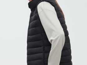 Утепленный жилет приталенного силуэта