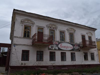 Каменный двухэтажный дом